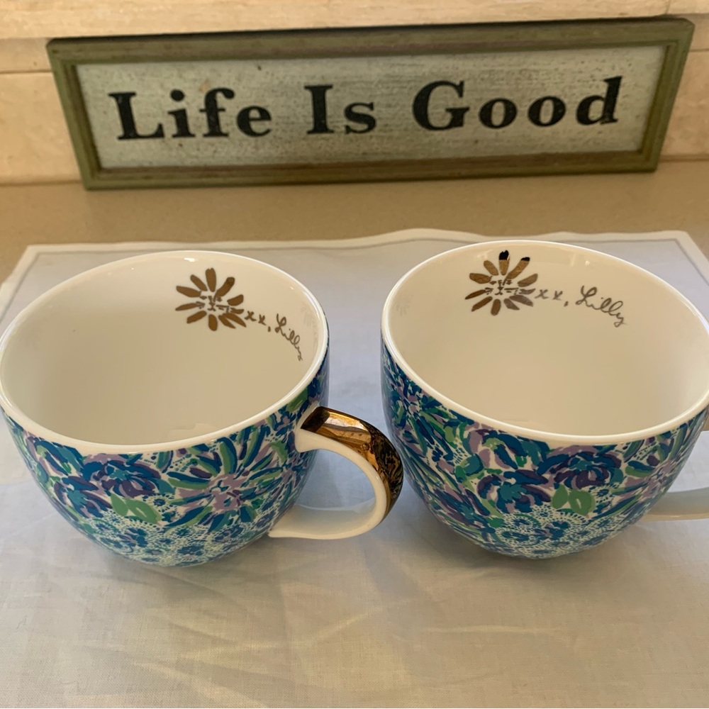 LILLY PULITZER  (2) Twelve ounce ceramic mugs with gold handles  VVGUC++